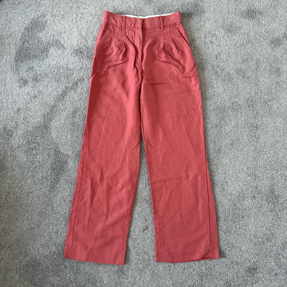 [SOLD] Aritzia The Effortless Linen pants in warm sienna red size 2